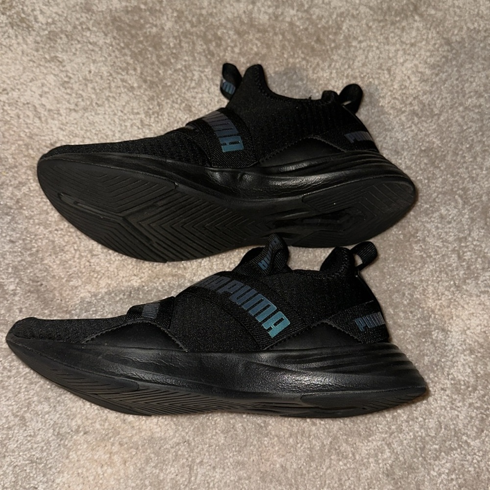 Puma Slip On Black Athletic Shoes with Shimmering Logo - Picture 2 of 5